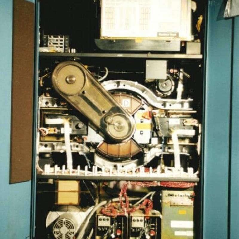 Powiększ obraz: Układ mechaniczny starego komputera typu "ODRA"